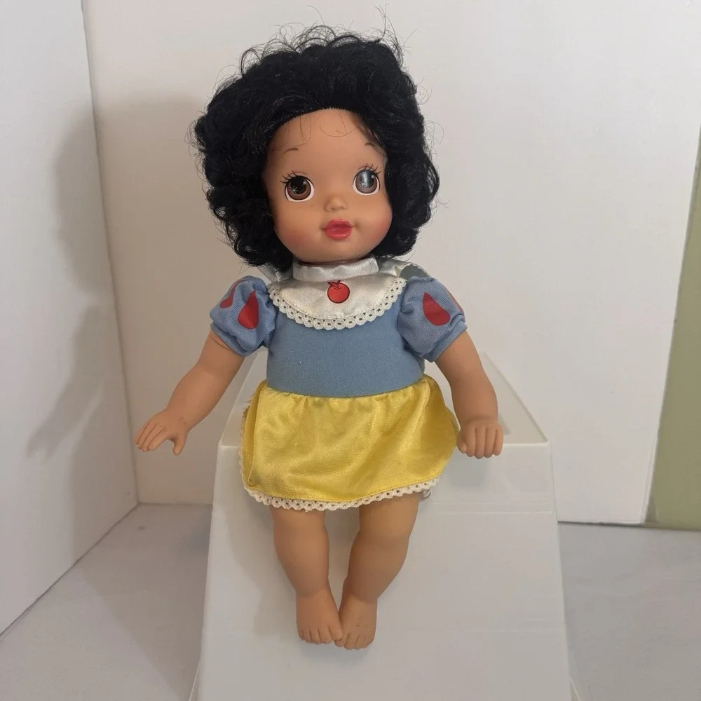 DISNEY ROYAL GIGGLES SNOW WHITE DOLL 2009 Mattel R9650 TESTED WORKS Great 13